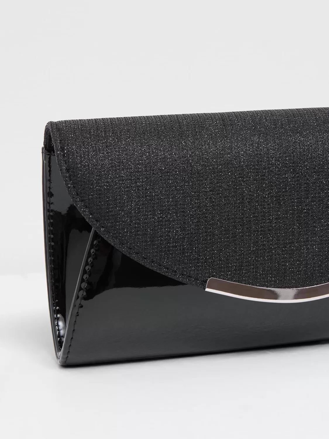 Suzy Shier Handbags By Le Château*Glitter & Patent-Leather Clutch